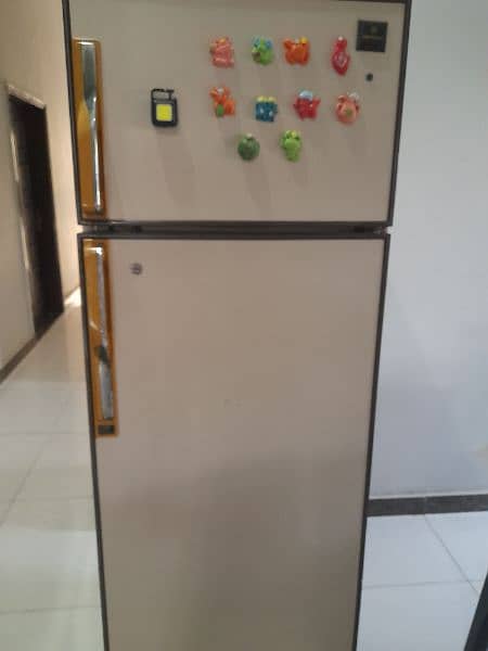 dawlance fridge in running condition 1