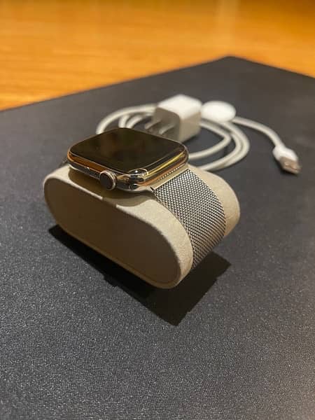 Apple Watch Series 7 45mm Stainless Steel 99% Health 10/10 Condition 2