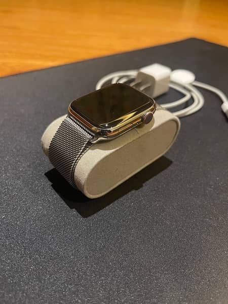 Apple Watch Series 7 45mm Stainless Steel 99% Health 10/10 Condition 3