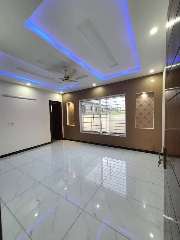 14 Marlas Tile Flooring House With All Basic Facilities G-13/2 7