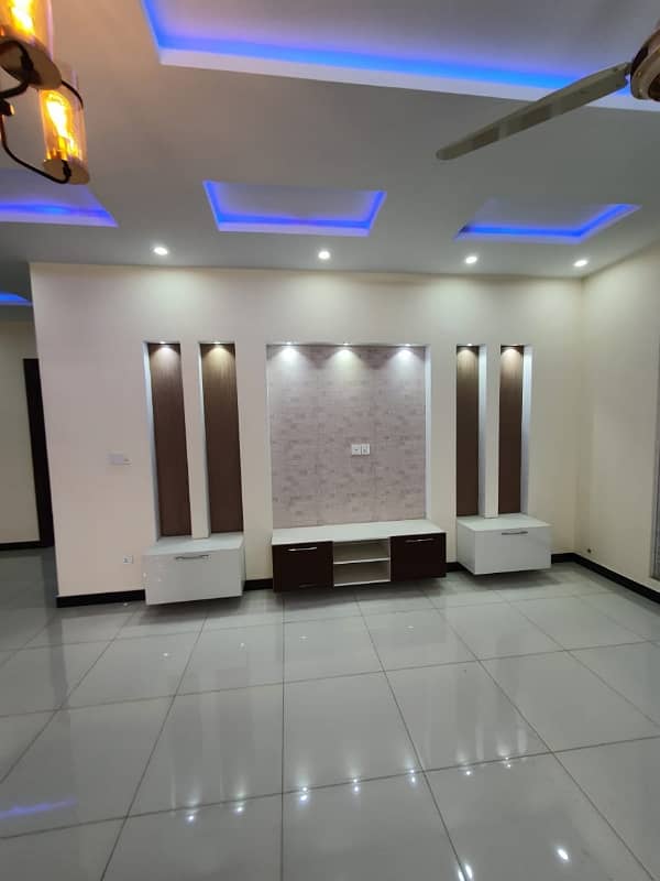 14 Marlas Tile Flooring House With All Basic Facilities G-13/2 8