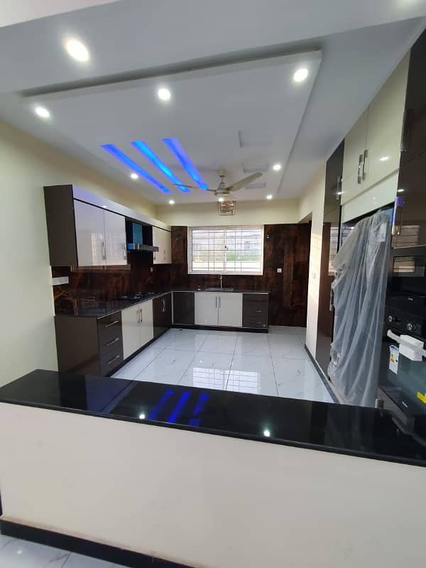 14 Marlas Tile Flooring House With All Basic Facilities G-13/2 15