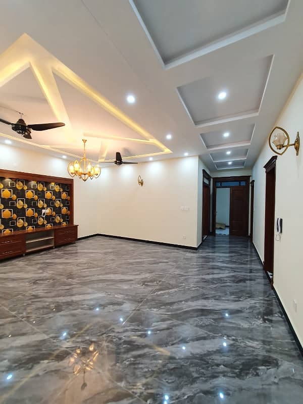 14 Marlas Tile Flooring House Gas Water Bore All Facilities G-13 9