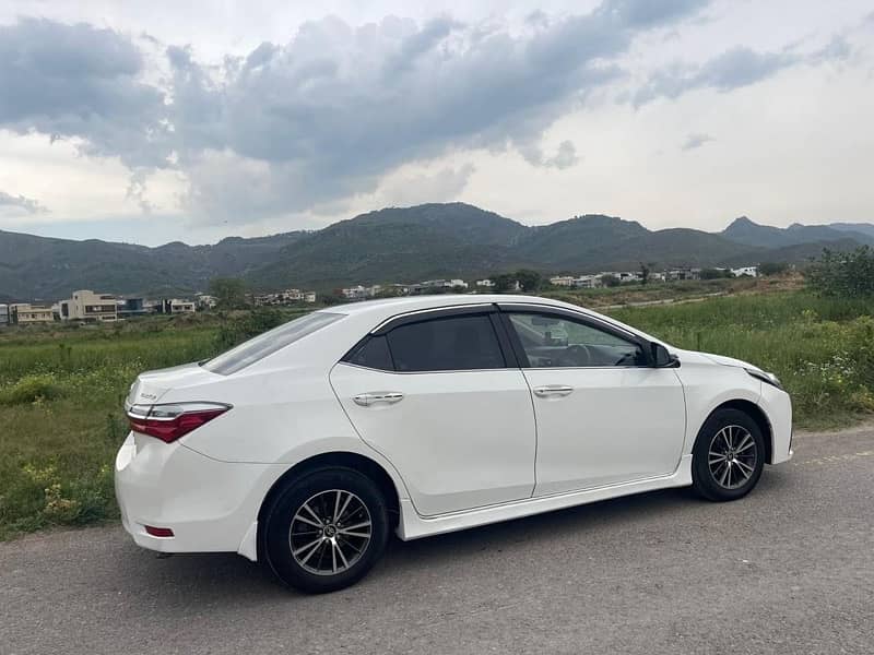 Toyota Altis Grande 2014 1