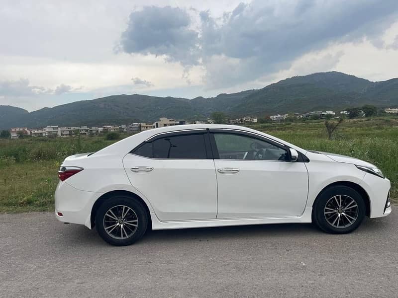 Toyota Altis Grande 2014 4