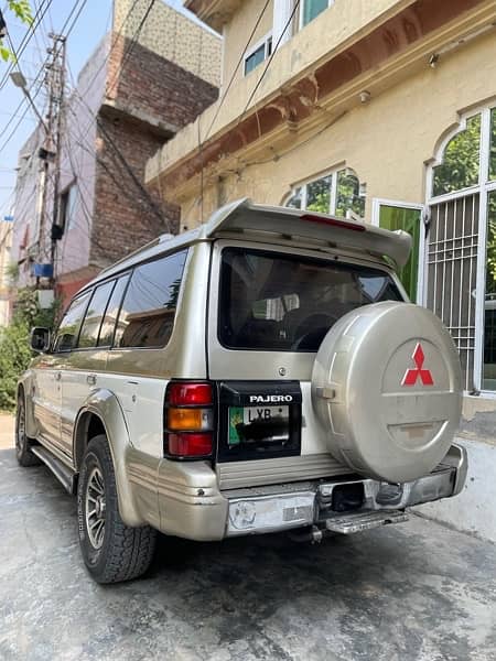 Mitsubishi Pajero 1993 4