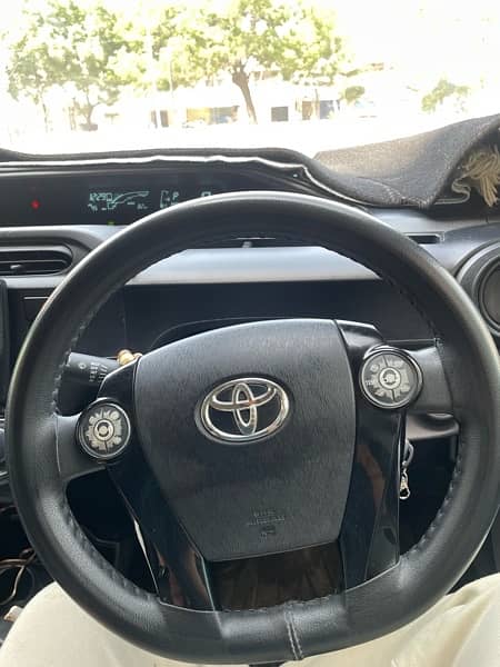 Toyota Aqua 2014 L Package with all S package features 4