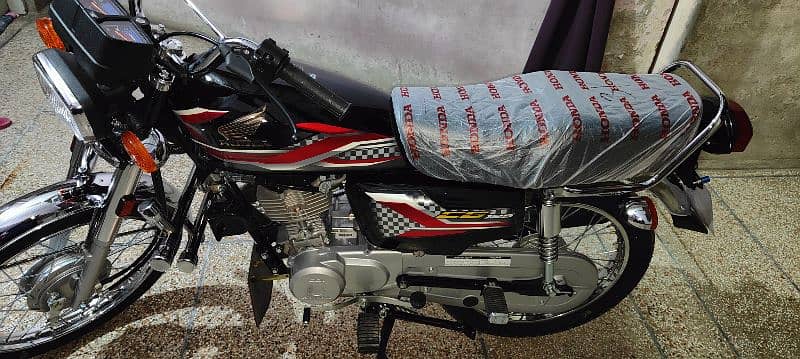 CG 125 Honda full new condition Colour black full brand 0