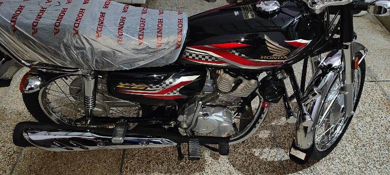 CG 125 Honda full new condition Colour black full brand 1