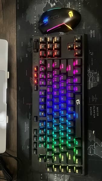 Redragon K596 2.4G Wireless/Wired Mechanical Keyboard 2