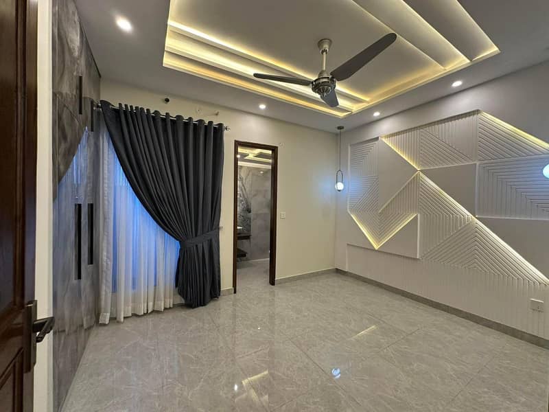 5 Marla house For sale Near park in Bahria Town 3