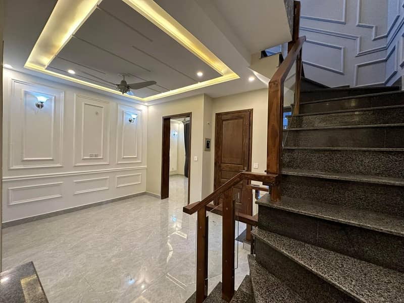 5 Marla house For sale Near park in Bahria Town 6