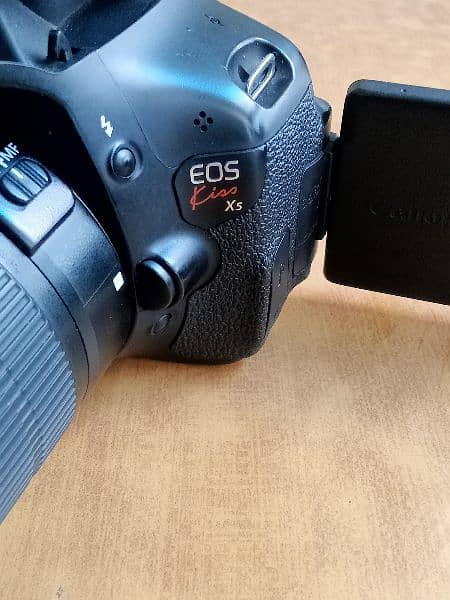 Canon 600d with 18 55mm autofocus lense lush condition with grip 3