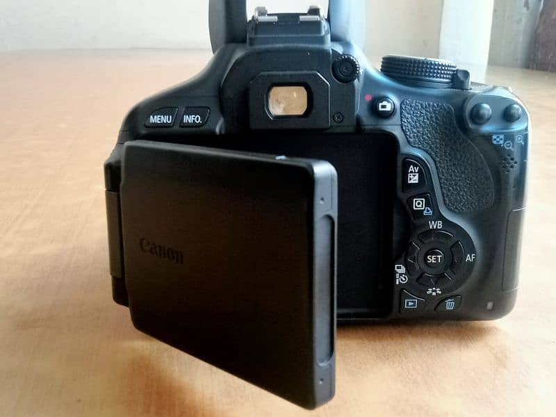 Canon 600d with 18 55mm autofocus lense lush condition with grip 5