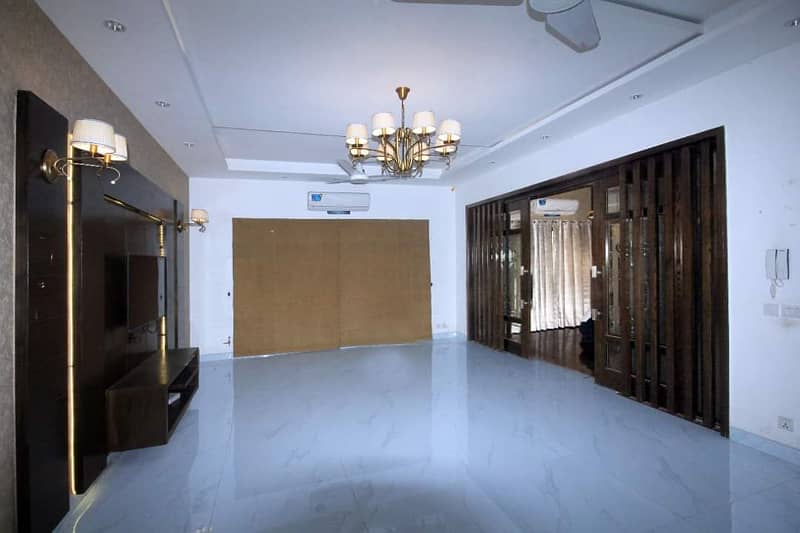 1 Kanal Luxury Modern Slightly Used House For Sale In DHA Phase 5 Lahore. Prime Location 2