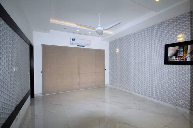 1 Kanal Luxury Modern Slightly Used House For Sale In DHA Phase 5 Lahore. Prime Location 19