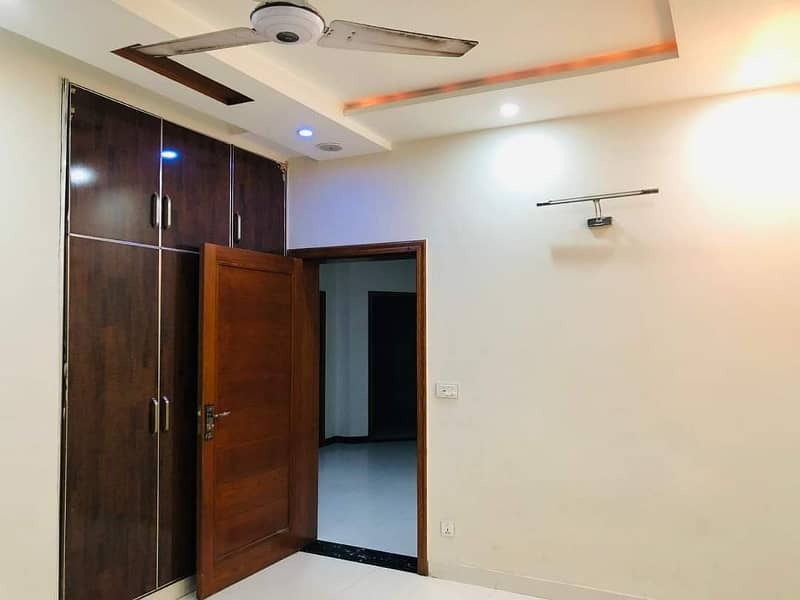 10 Marla House For Rent in Bahria Town Lahore 7