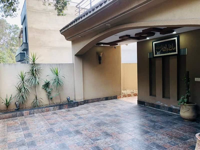 10 Marla House For Rent in Bahria Town Lahore 12