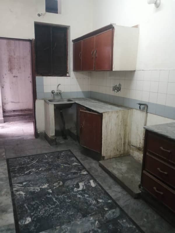 For Bachelor 5 Marla Lower Portion For Rent In Johar Town 3