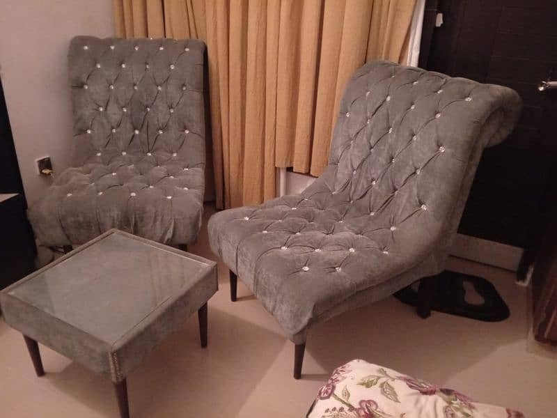 Bedroom Coffee Chairs with Table in Good Condition 1