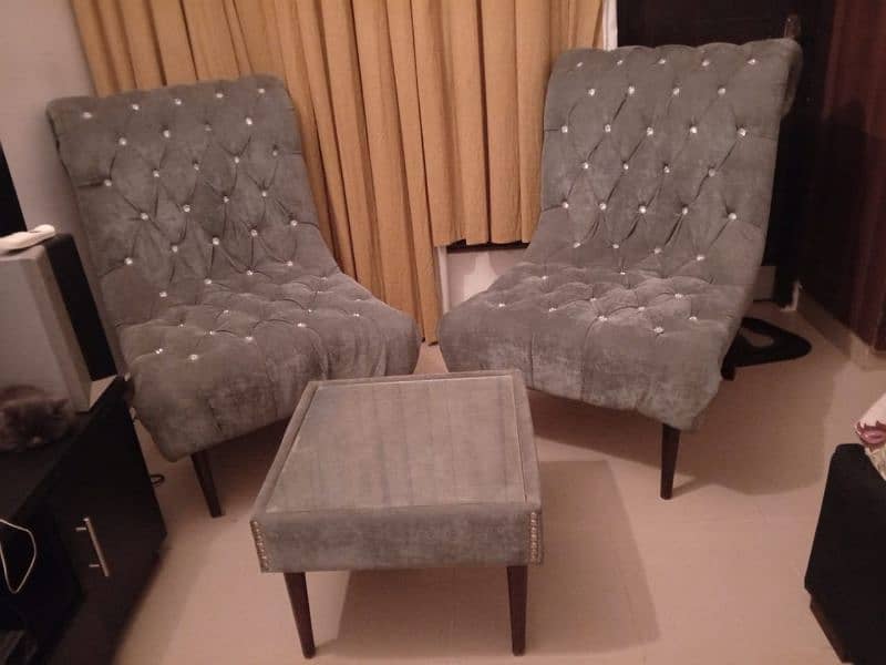 Bedroom Coffee Chairs with Table in Good Condition 3