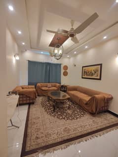 10 Marla Luxury Fully Furnished Lower Portion for Rent (Short and Long Term) in Bahria Town Lahore 0