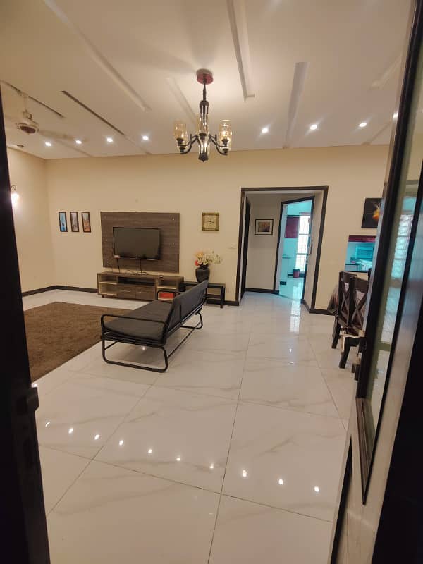 10 Marla Luxury Fully Furnished Lower Portion for Rent (Short and Long Term) in Bahria Town Lahore 2