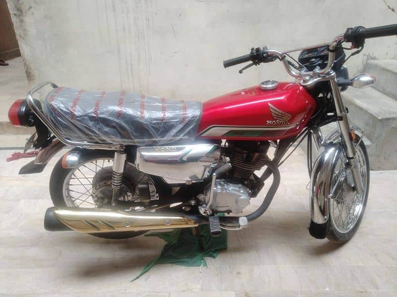 Honda CG 125 Special Edition Red Color 2