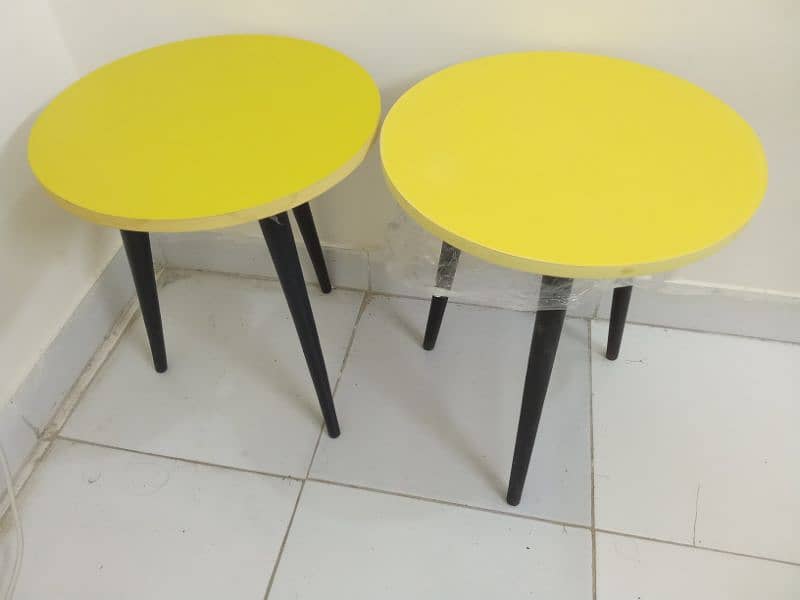 round yellow table from habbit 0