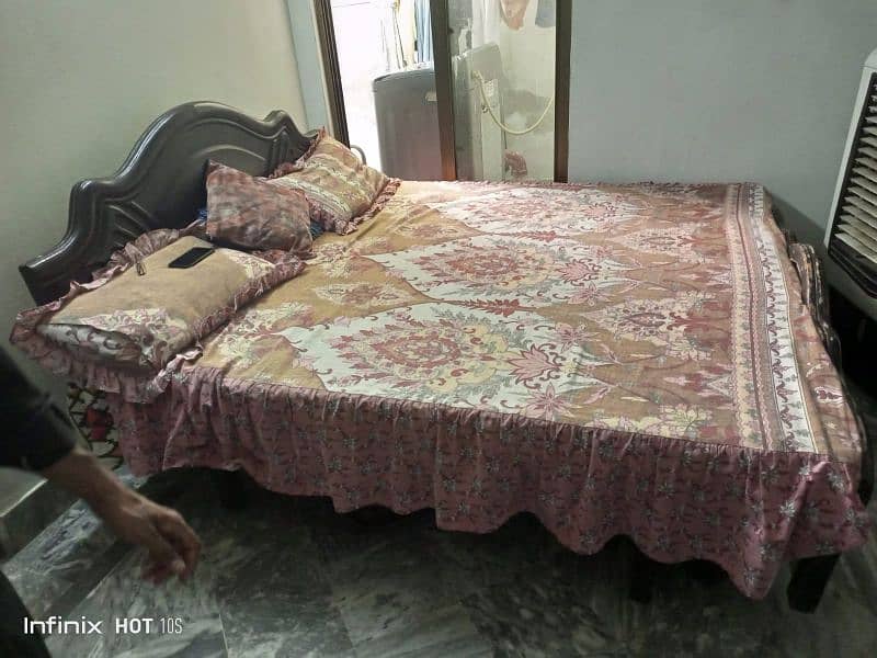 Bed with mattress and dressing table 1