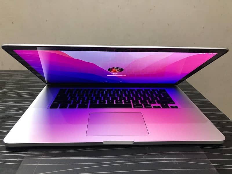 Macbook pro 2015 retina 15.4in 2.2ghz quad core  core i7 16gb, 500gb 1