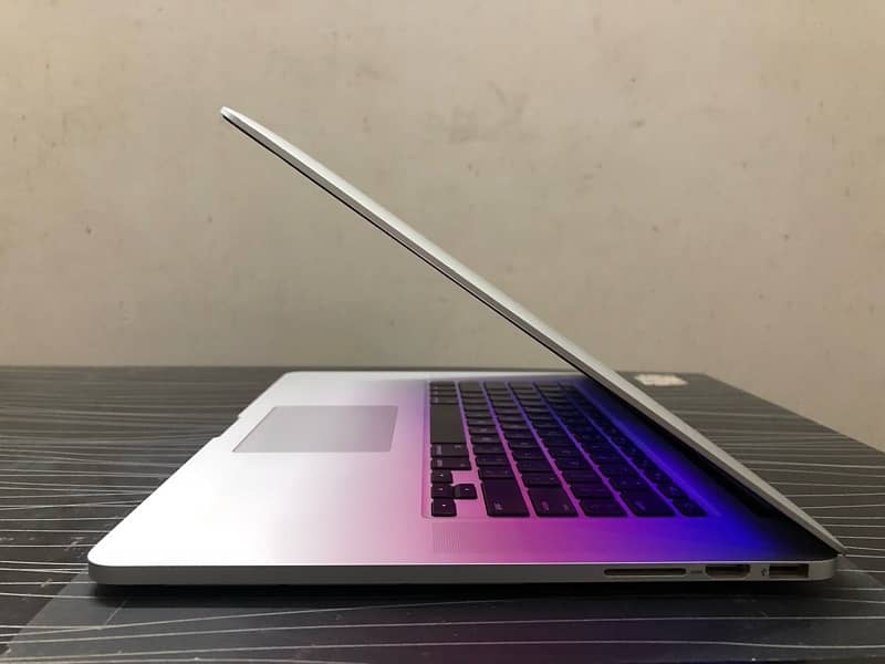 Macbook pro 2015 retina 15.4in 2.2ghz quad core  core i7 16gb, 500gb 3