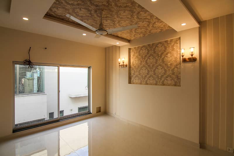 1 Kanal Slightly Used Unique Modern Design House For Sale At Prime Location Near To Park In DHA Phase 4 Lahore 11