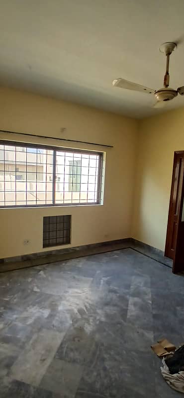 1 kanal upper portion for rent with 2 car porch 2