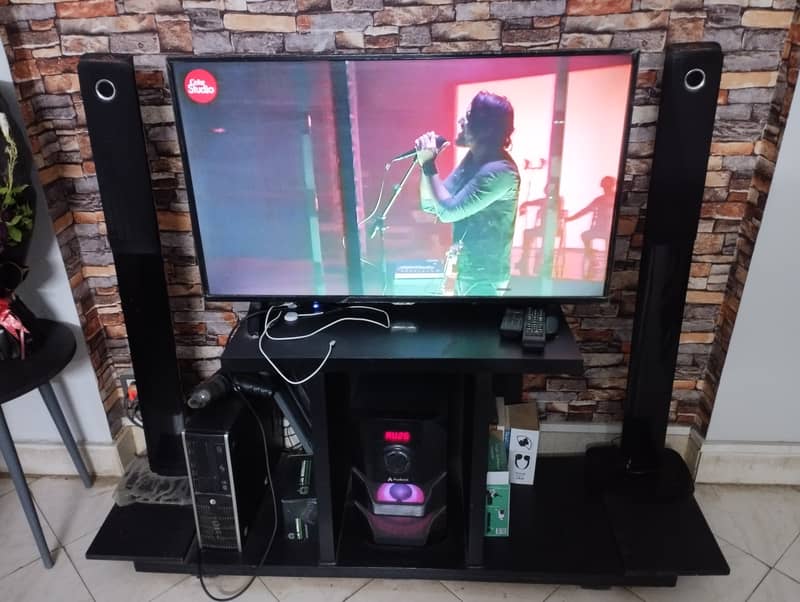 Led tv simple with console 0