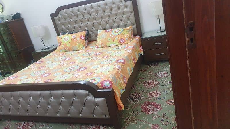 bed + 2 side tables + dressing + mattress 4