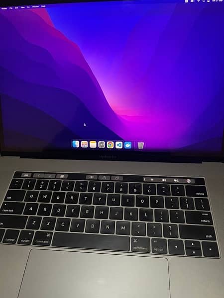 Macbook Pro 2016 (15 Inch) 1