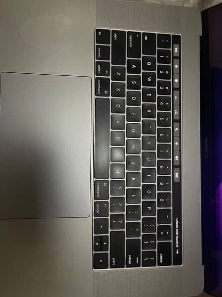 Macbook Pro 2016 (15 Inch) 4