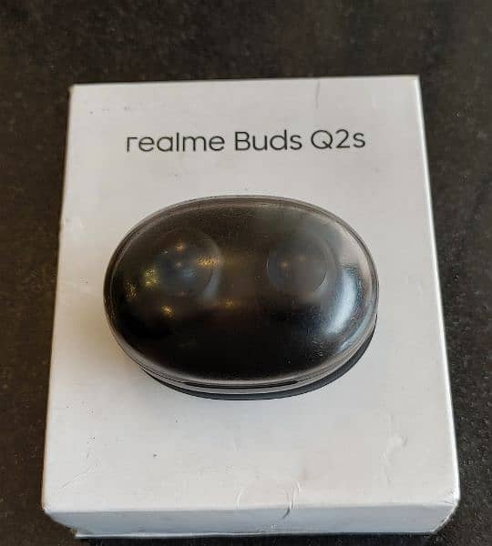 realme q2s buds 1