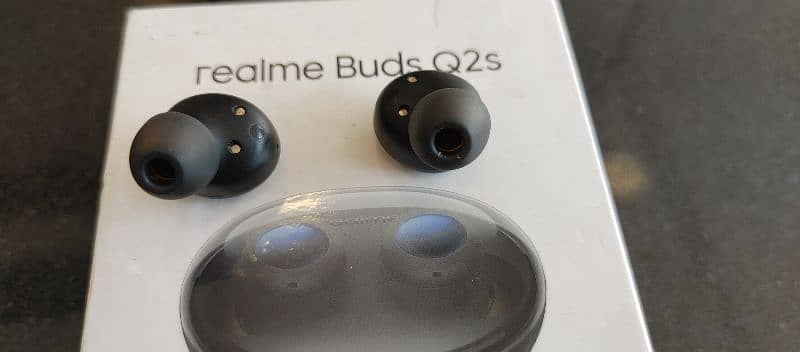 realme q2s buds 8