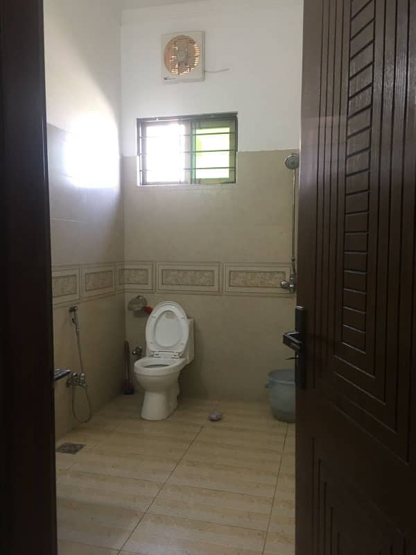 2 KANAL BEAUTIFUL HOUSE AVAILABLE FOR RENT IN ENGINEER TOWN 4