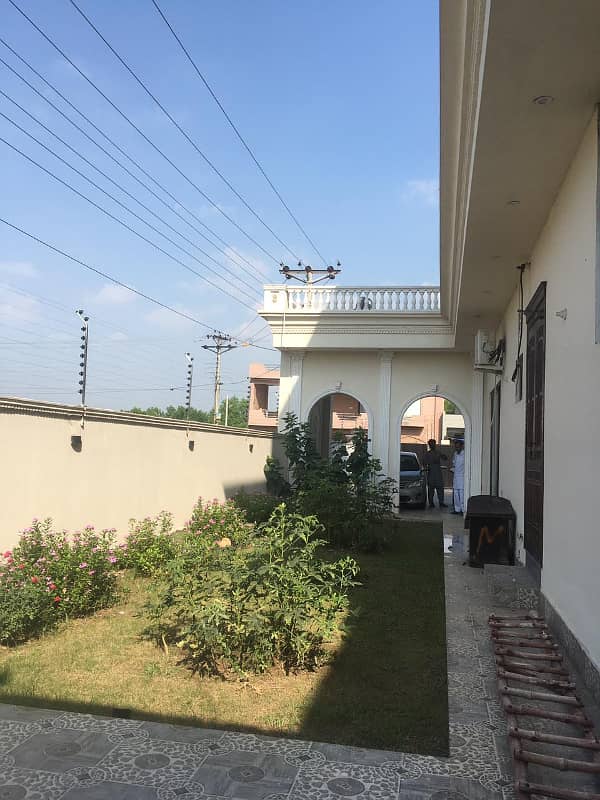 2 KANAL BEAUTIFUL HOUSE AVAILABLE FOR RENT IN ENGINEER TOWN 11