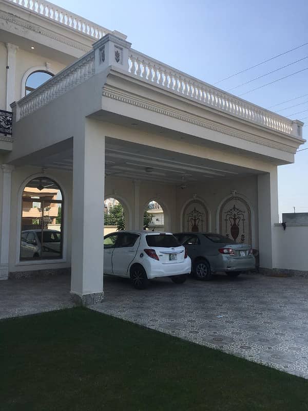 2 KANAL BEAUTIFUL HOUSE AVAILABLE FOR RENT IN ENGINEER TOWN 12