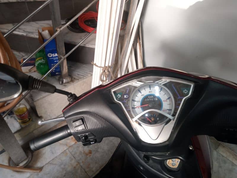 Scooty new condition me only 3700 Chali hy 1