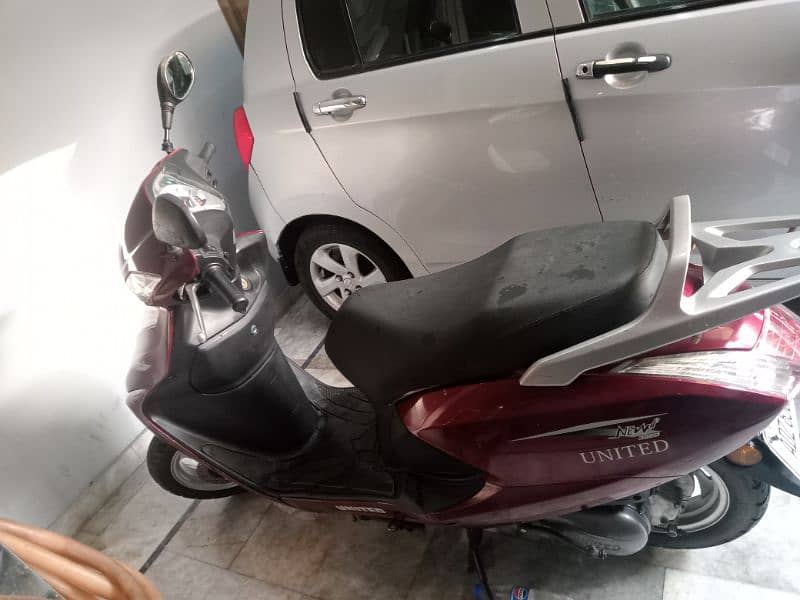 Scooty new condition me only 3700 Chali hy 2