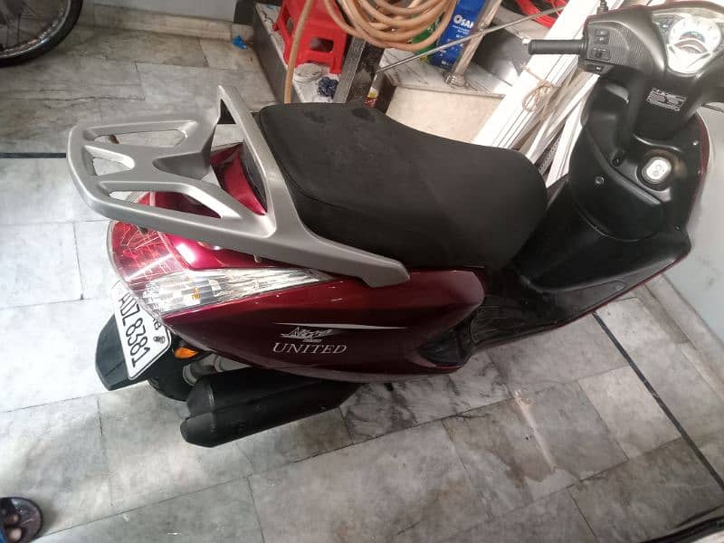 Scooty new condition me only 3700 Chali hy 3