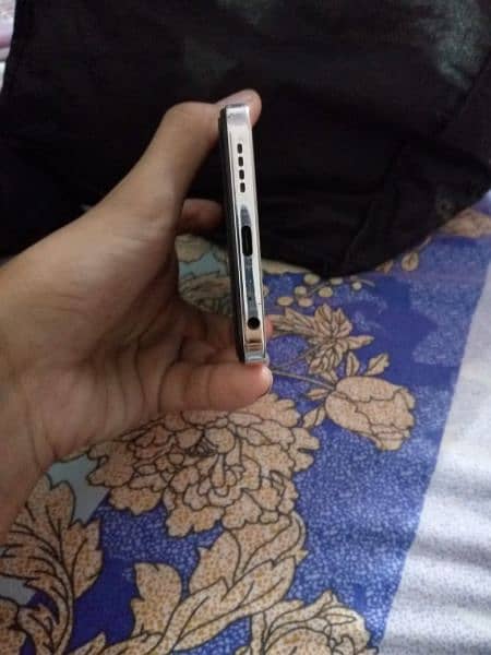 infinix hot 40i 8/128 4