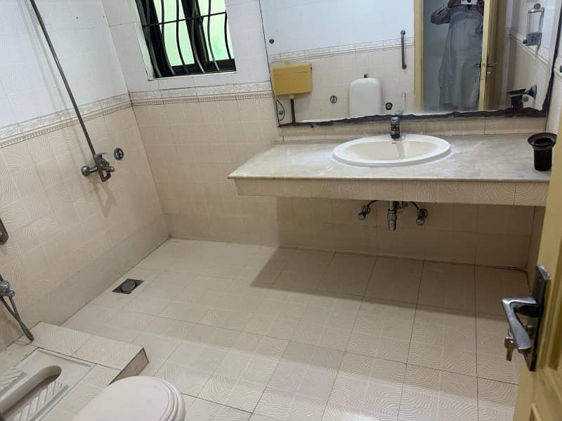 28 MARLA UPPER PORTION AVAILABLE FOR RENT IN VALANCIA TOWN BLOCK J1 7