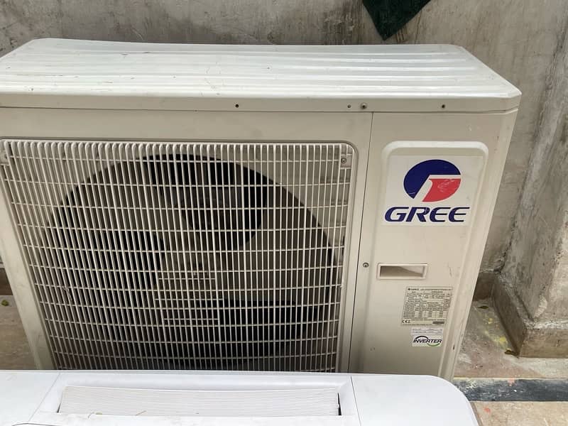 GREE 4tons Ceiling Cassette AC Inverter 1