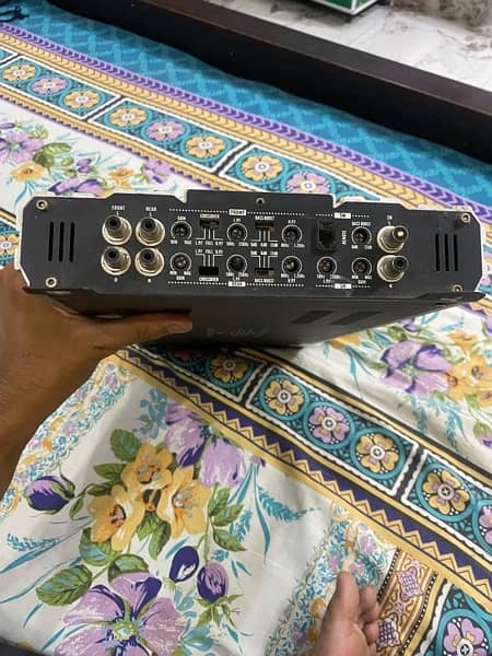 5 Chanel Amplifier 3000 Watts 2